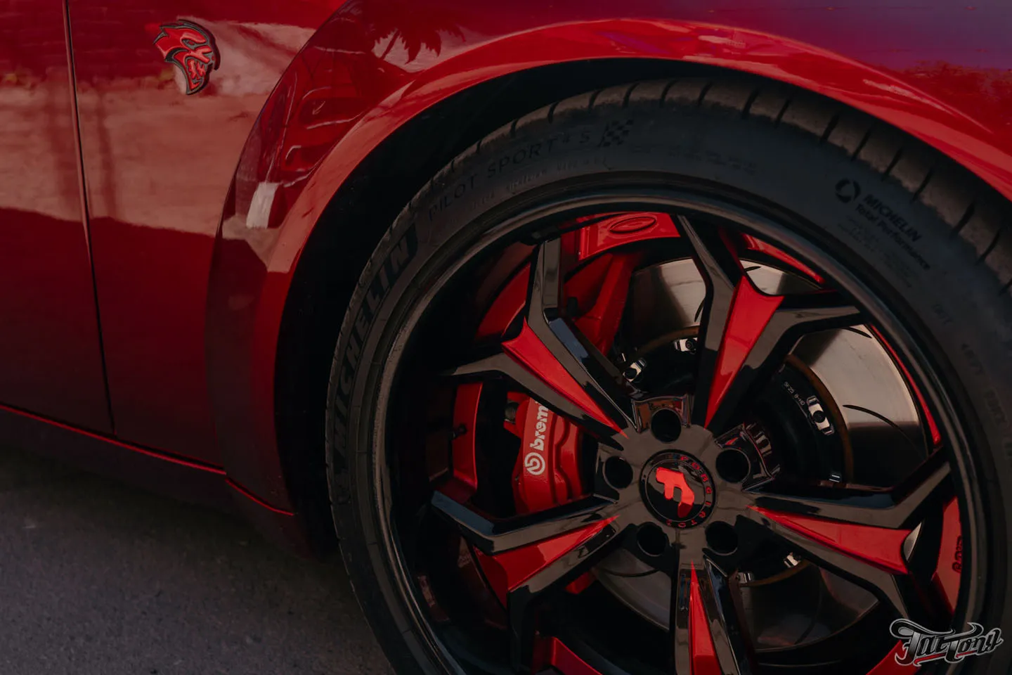 Вспомним большой проект по Dodge Challenger Hellcat?